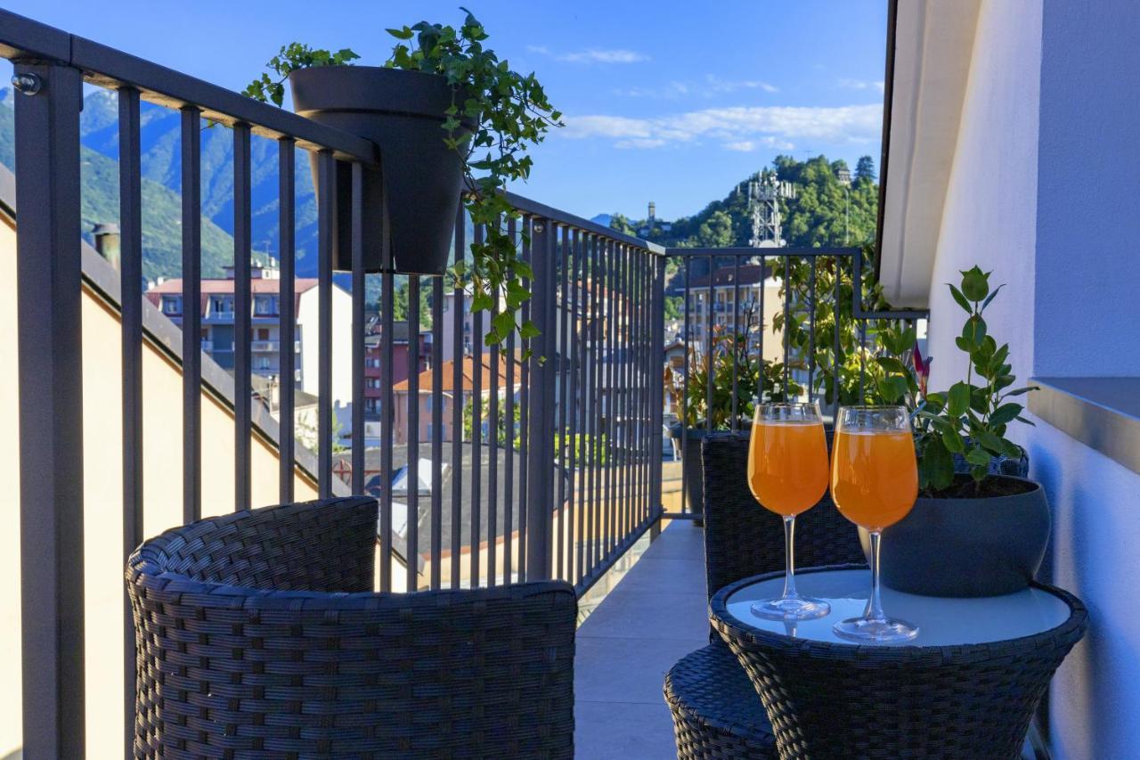 Panoramic Penthouse In The Historical Center Apartamento Domodossola Exterior foto